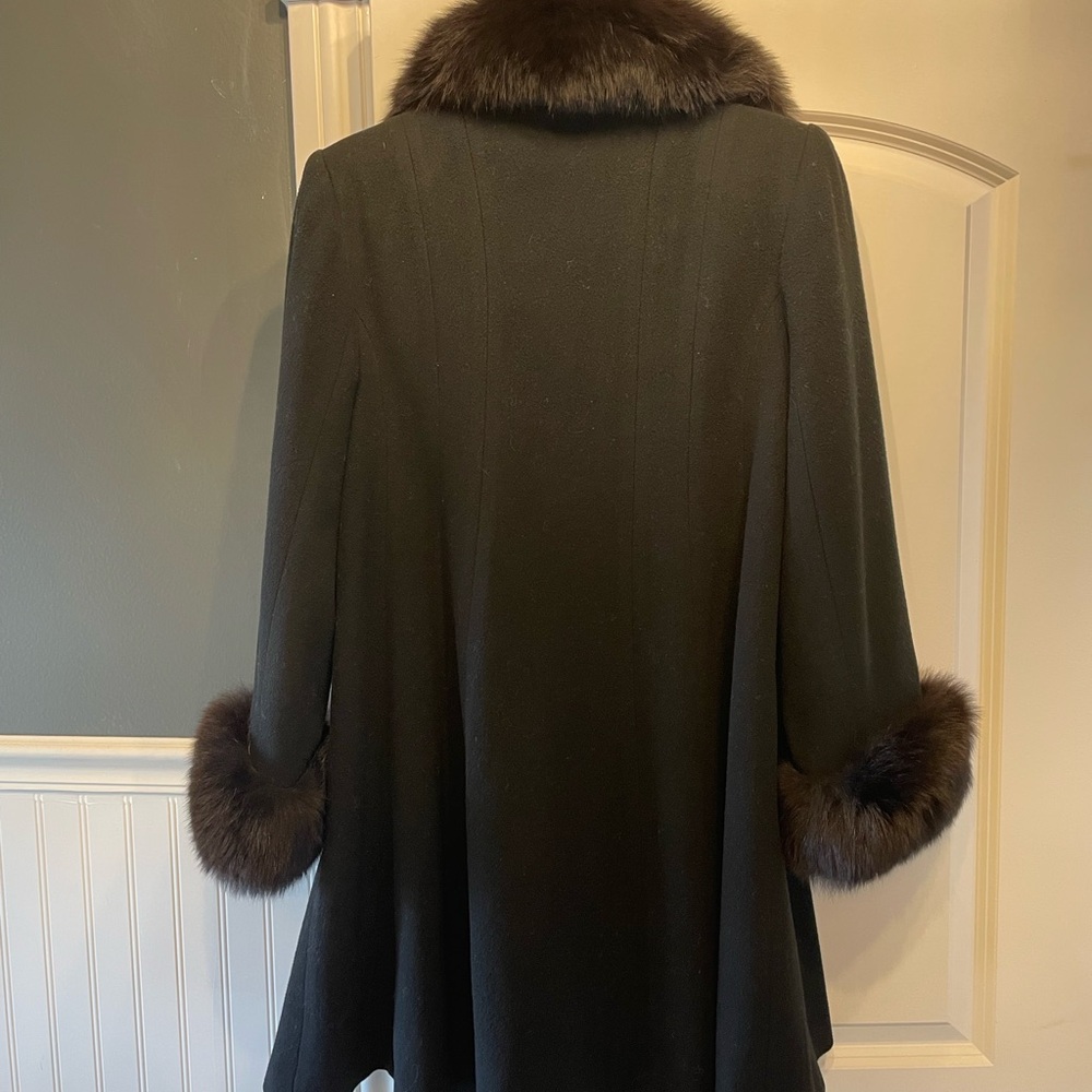 Elegant Black Coat with Faux Fur Trim - Picture 2 of 8
